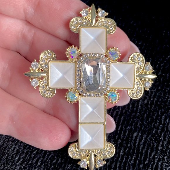 Jewelry - Cross Brooch